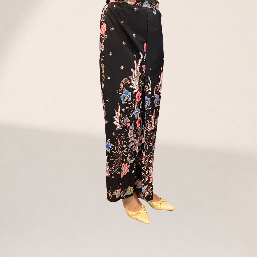 BATIK PRINTING SKIRT- BLACK WITH BLUE FLOWERS