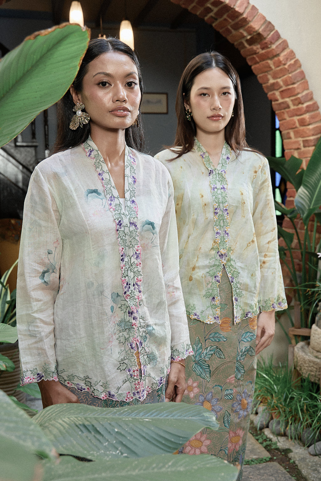 Sri Diah Kebaya Linen Top in Soft Ecru