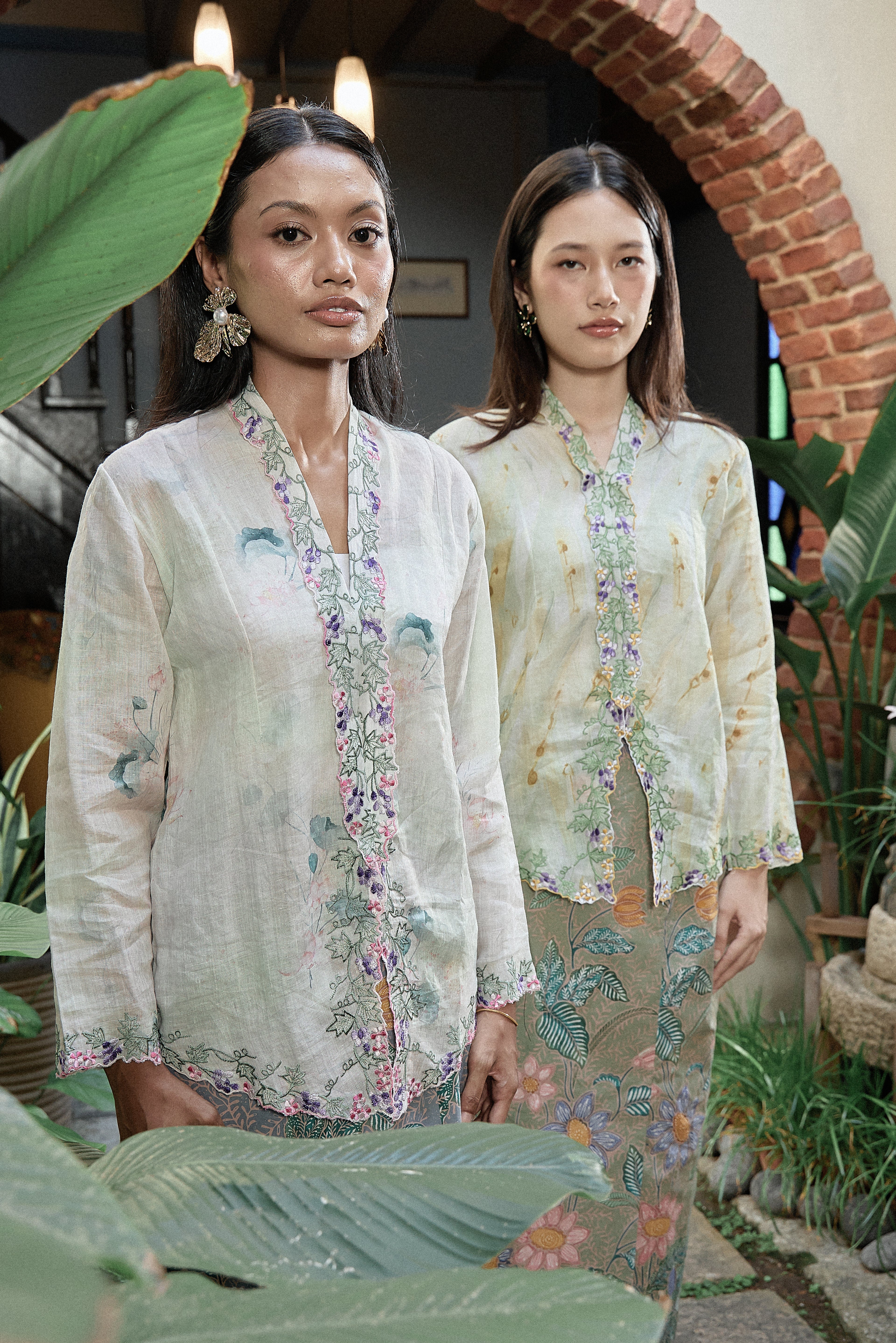 Sri Diah Kebaya Linen Top in Soft Ecru