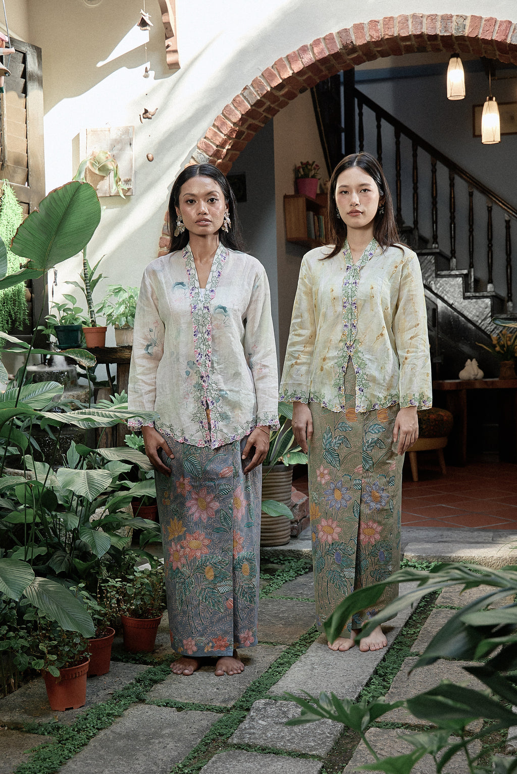 Sri Diah Kebaya Linen Top in Soft Ecru
