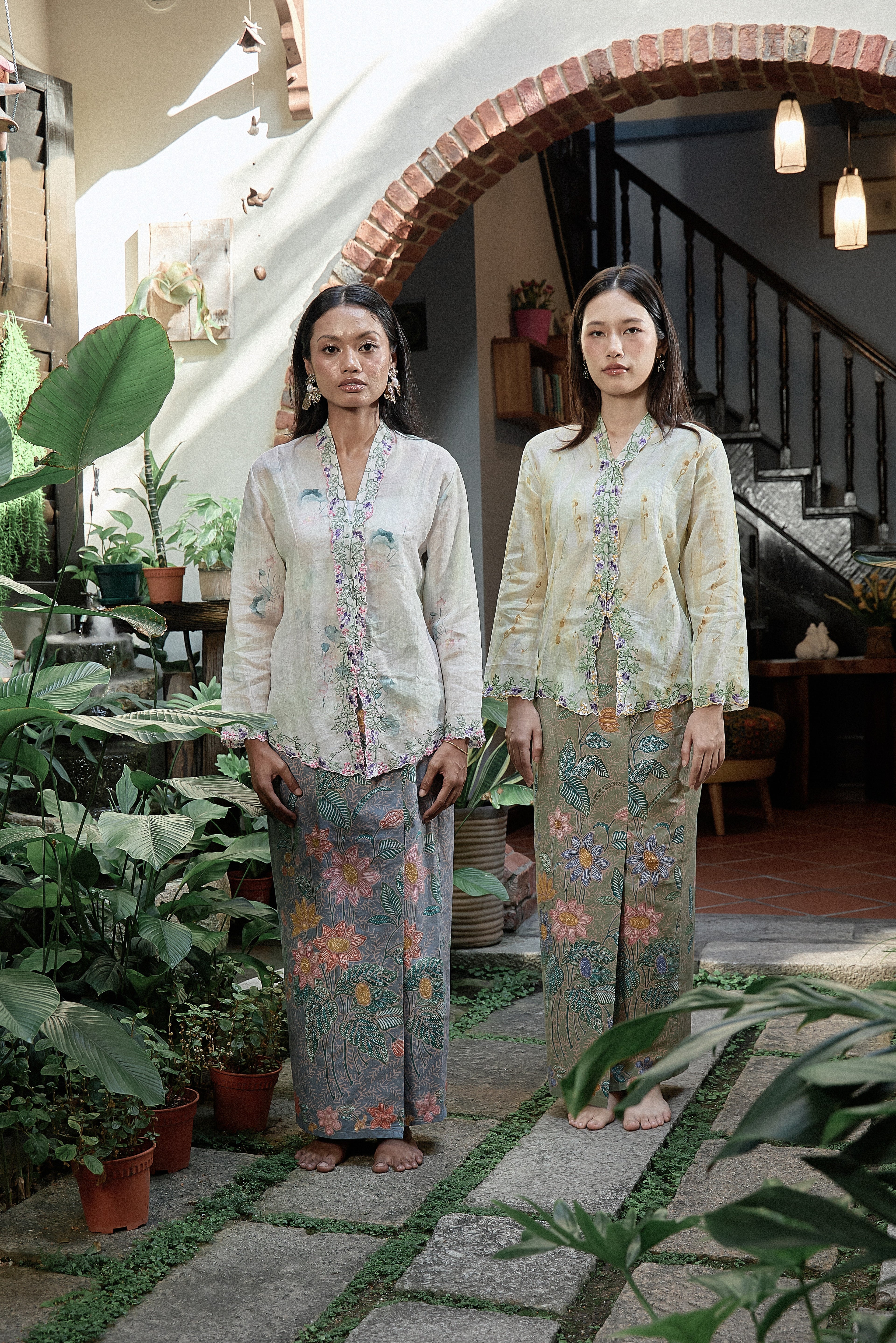 Sri Diah Kebaya Linen Top in Soft Ecru