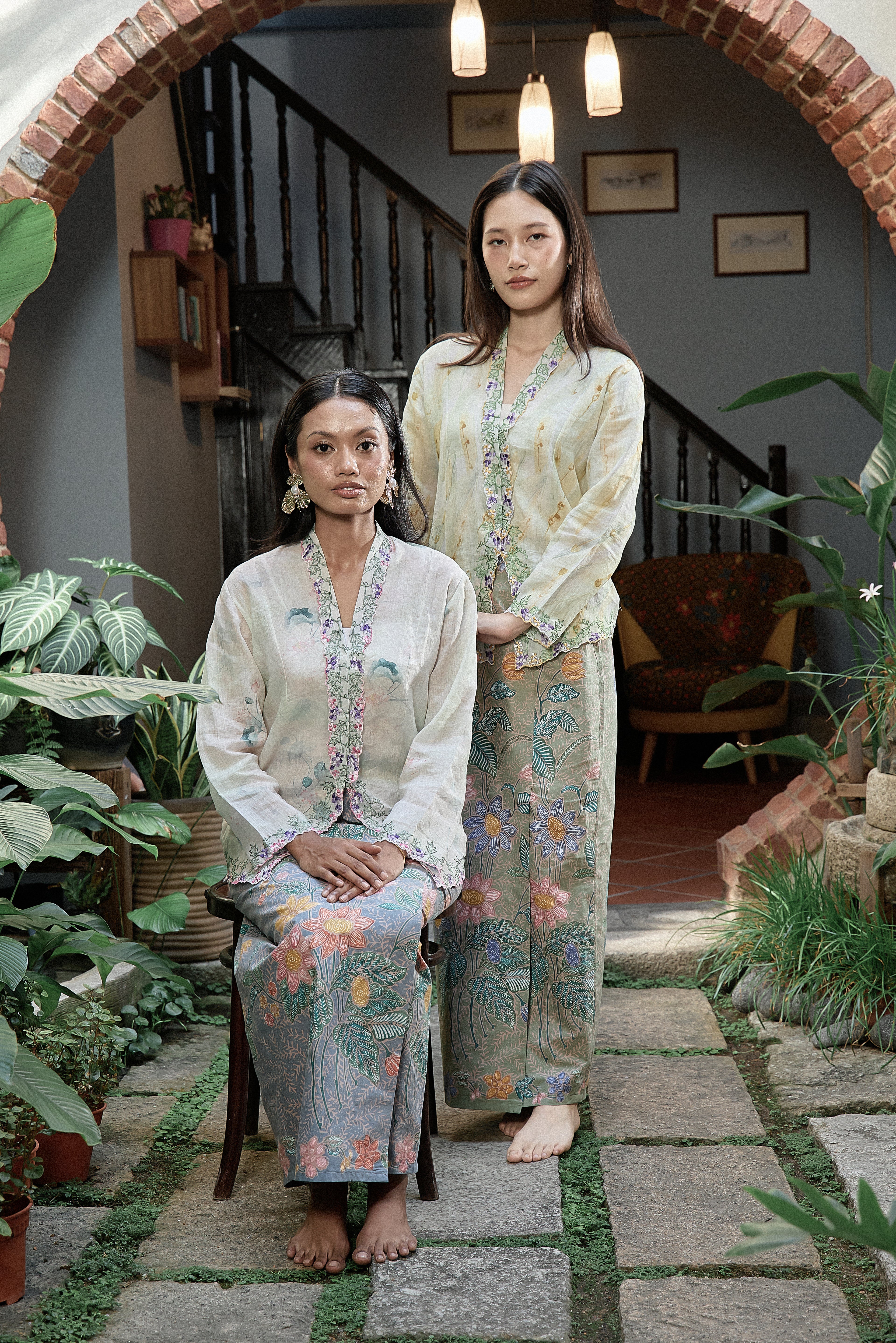 Sri Diah Kebaya Linen Top in Soft Ecru