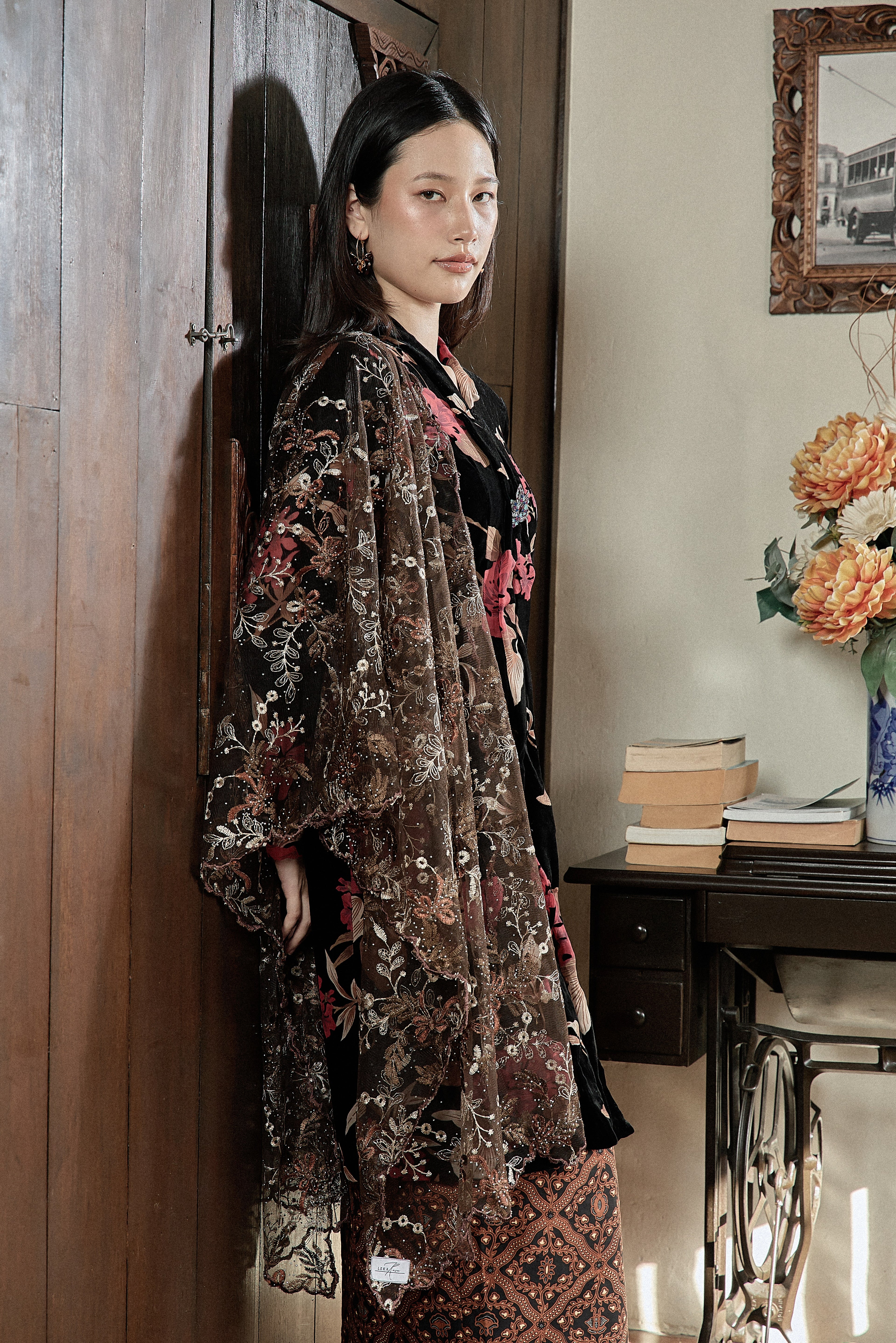 SELENDANG MAK INANG IN BROWN