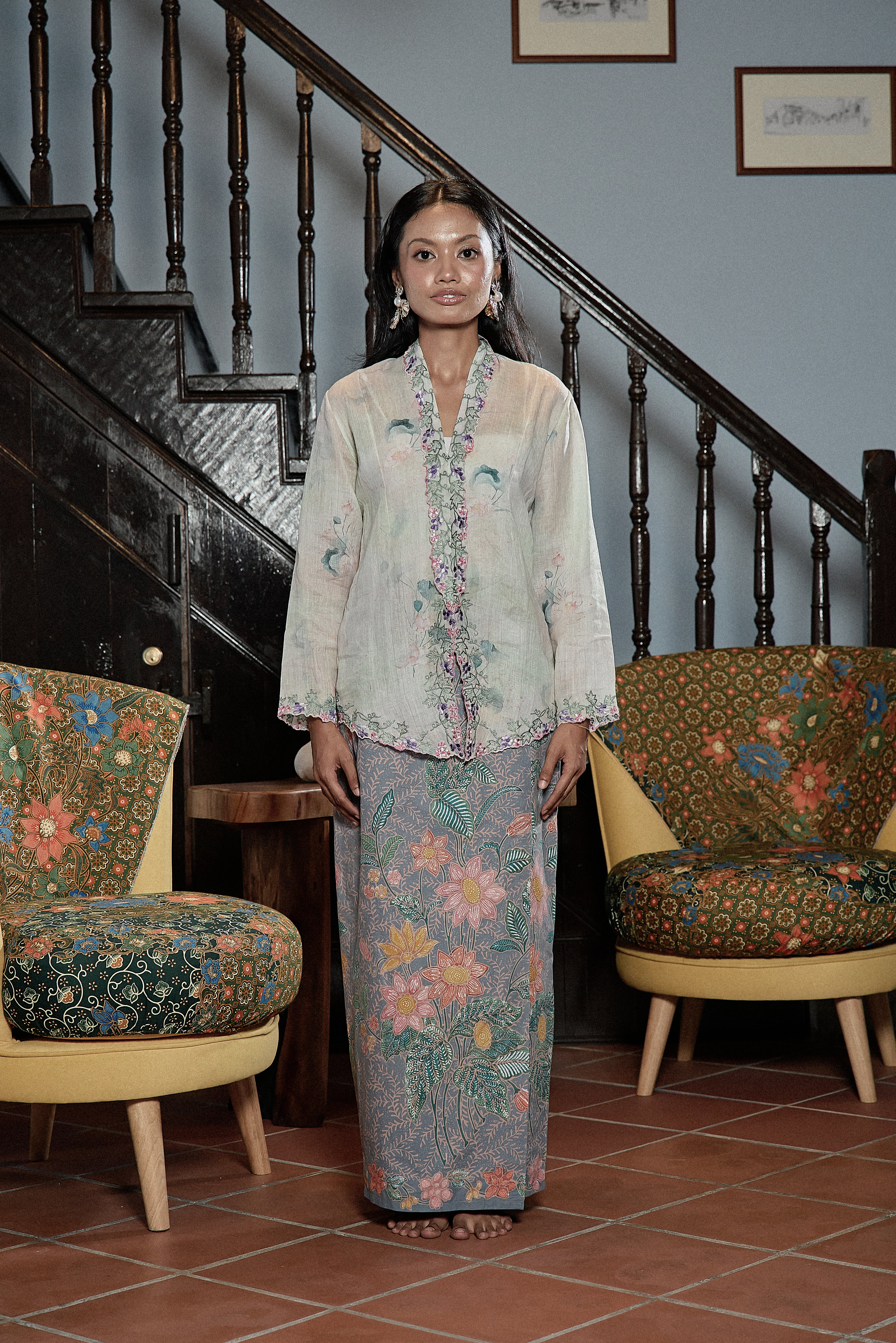 Sri Diah Kebaya Linen Top in Soft Ecru
