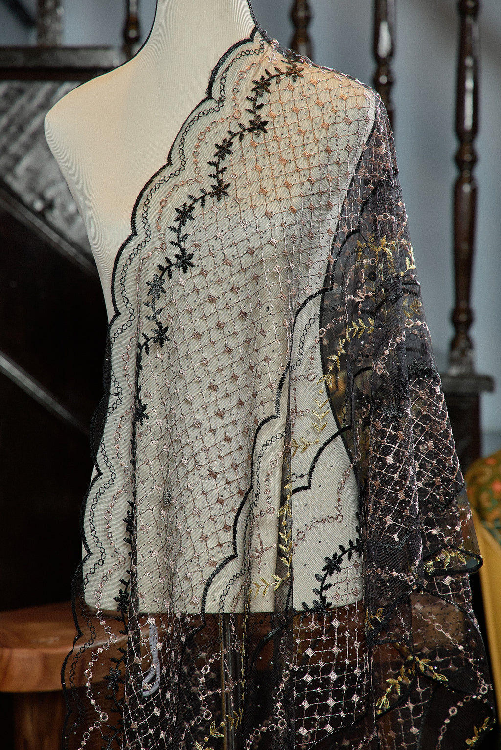 SELENDANG MAK INANG IN BLACK (2)