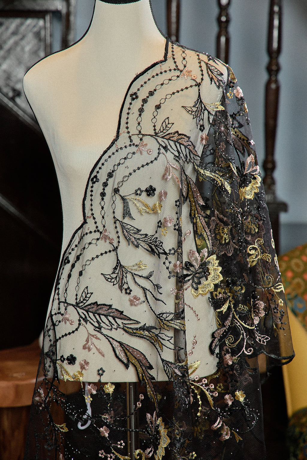 SELENDANG MAK INANG IN BLACK (1)