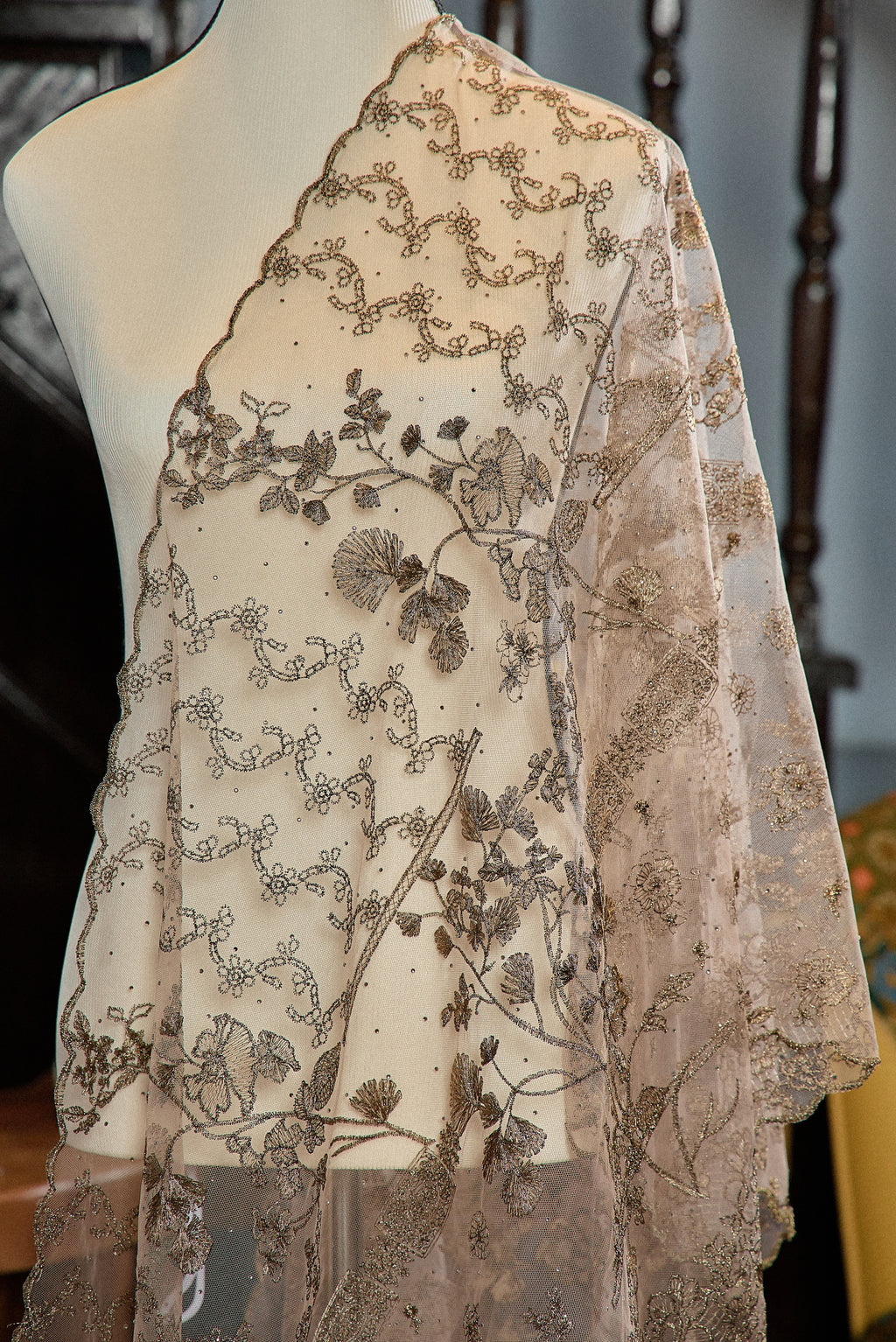 SELENDANG MAK INANG IN NUDE