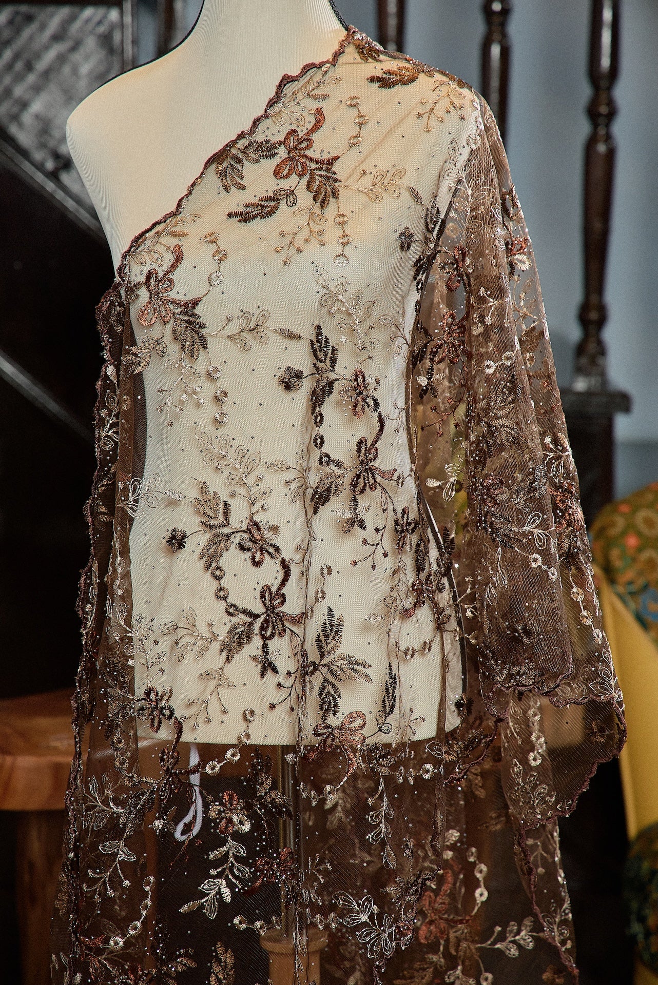 SELENDANG MAK INANG IN BROWN