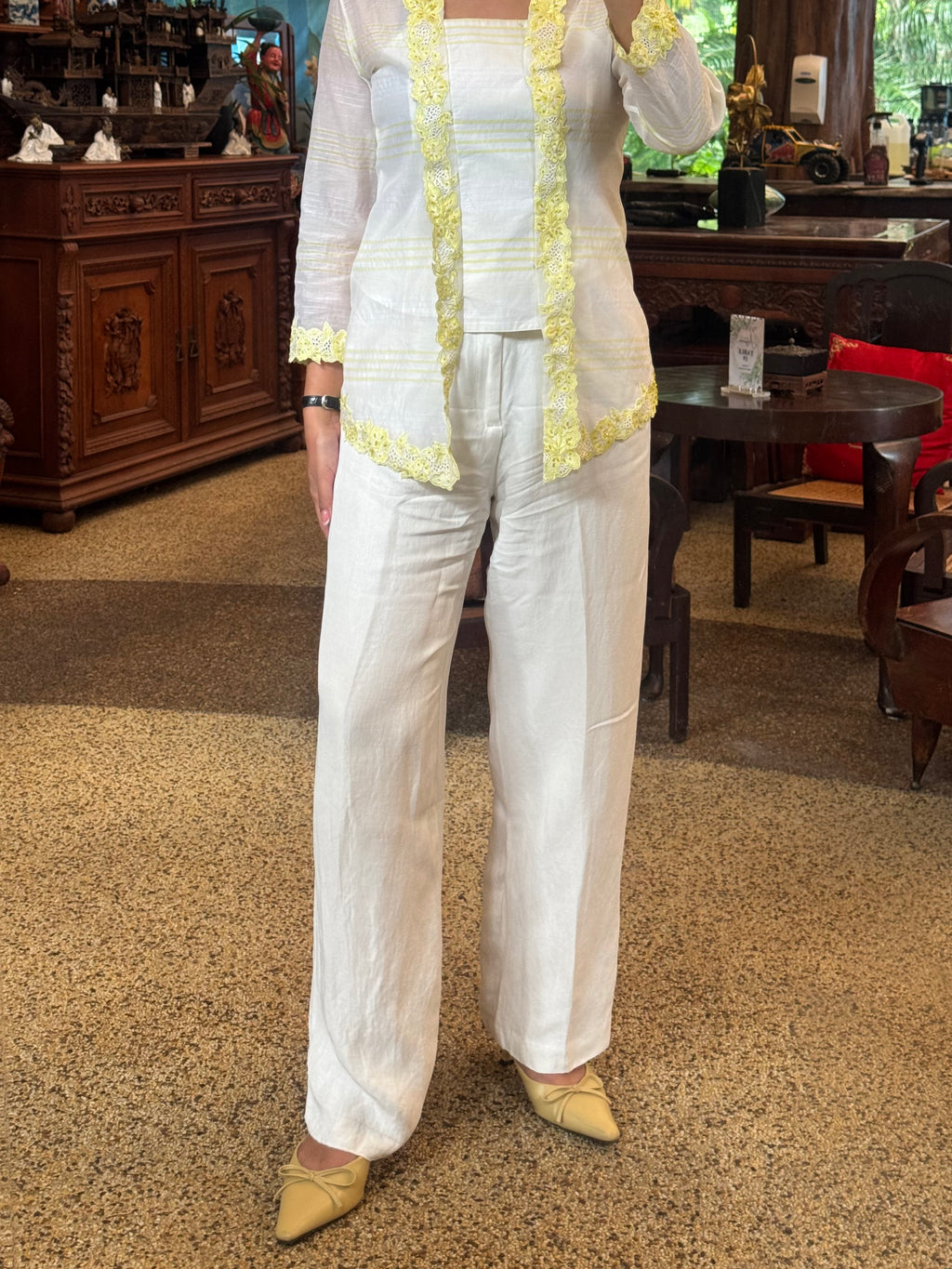 SURI KEBAYA KOTA BHARU TOP IN BUTTER YELLOW