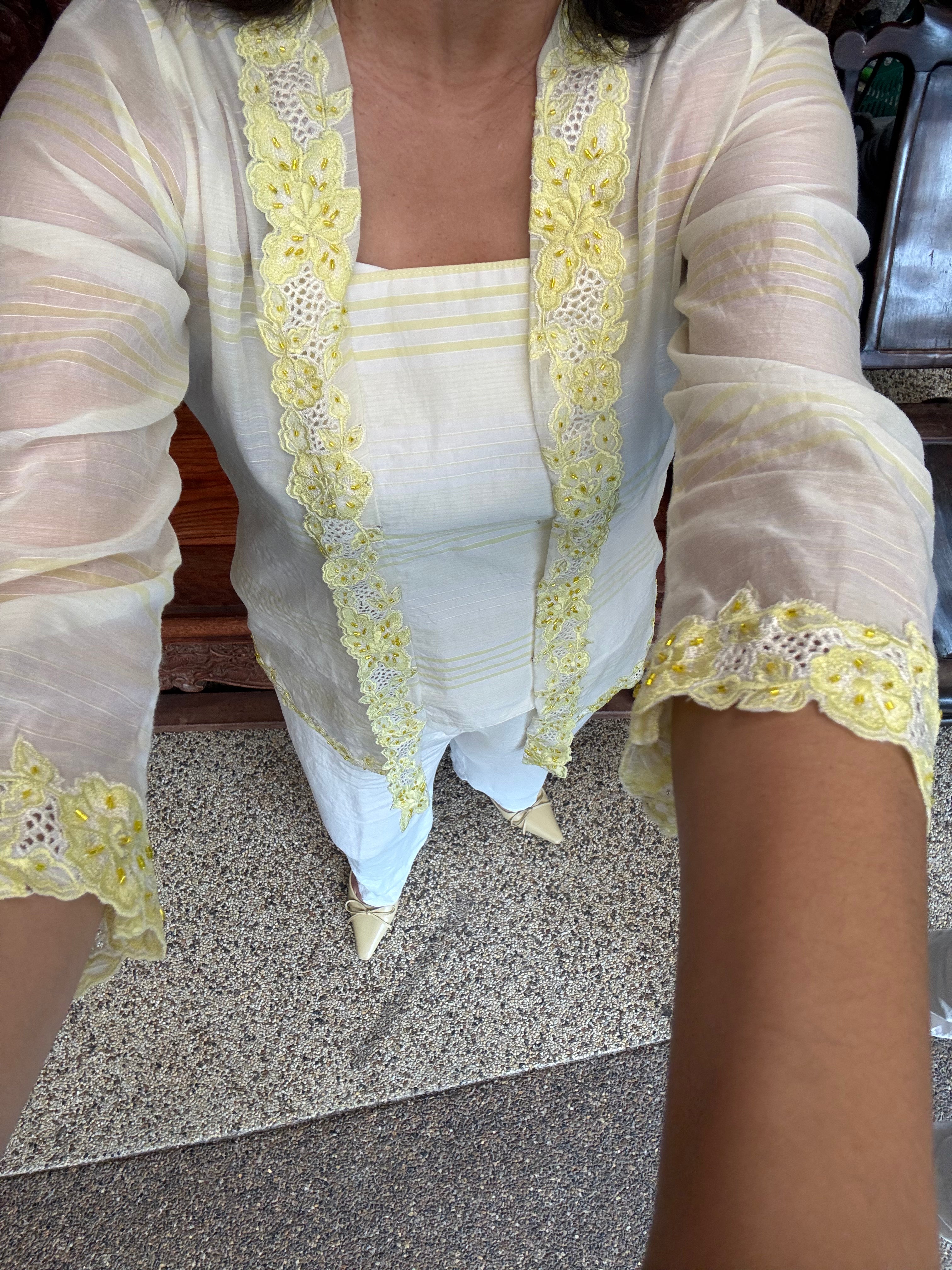 SURI KEBAYA KOTA BHARU TOP IN BUTTER YELLOW