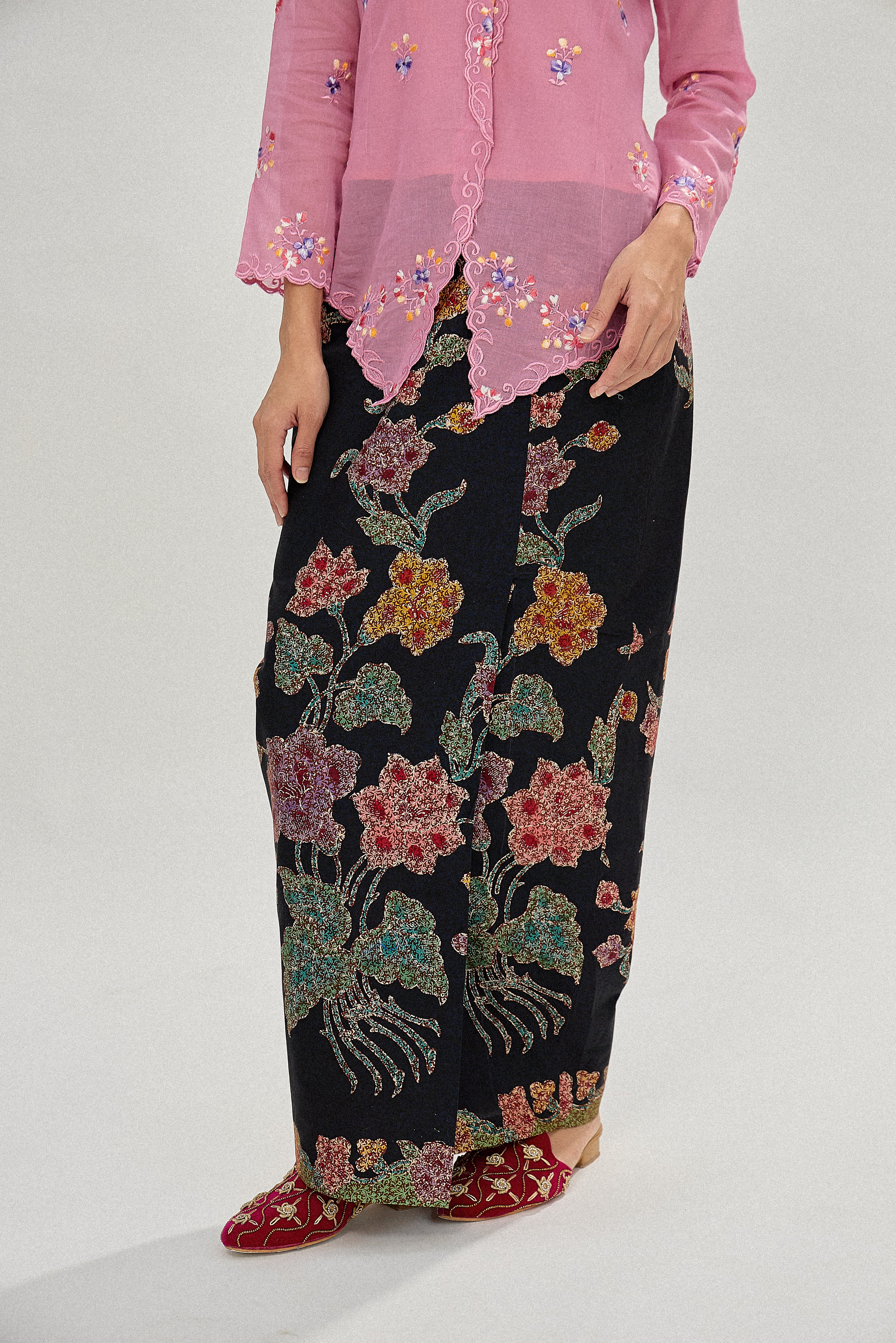 BATIK SKIRT SEMI-LUKIS BLACK