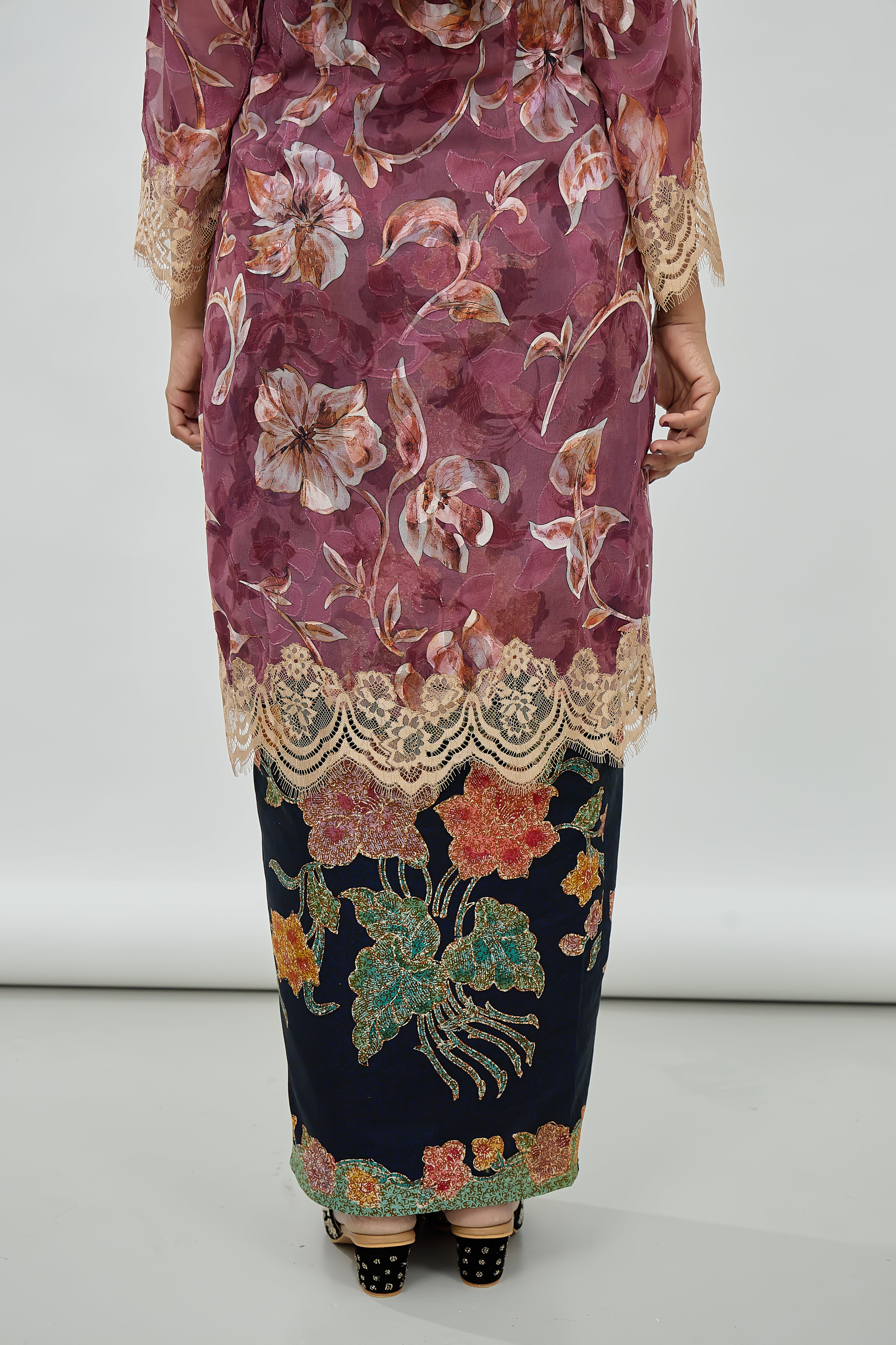DANG ANUM KEBAYA TOP IN DUSTY PLUM