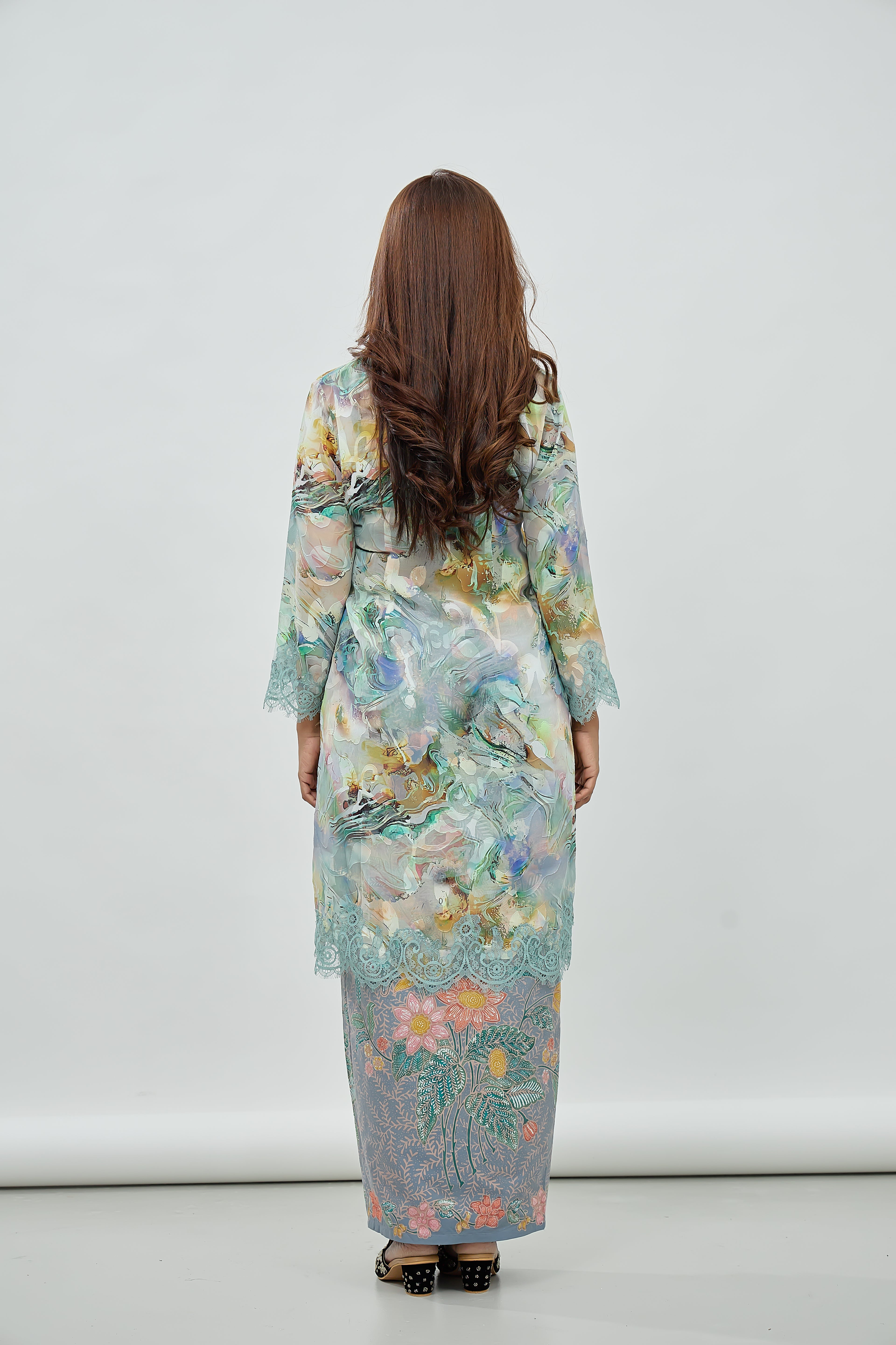 DANG ANUM KEBAYA TOP IN DUSTY SAGE GREEN